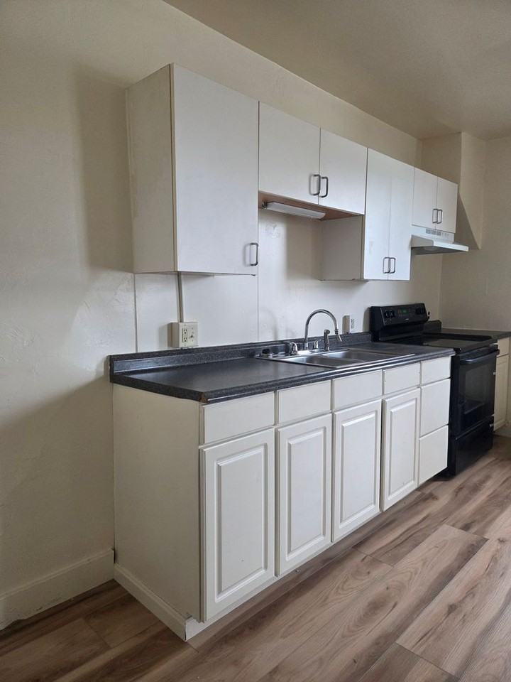 320 Atlantic Ave - Photo 2 of 11