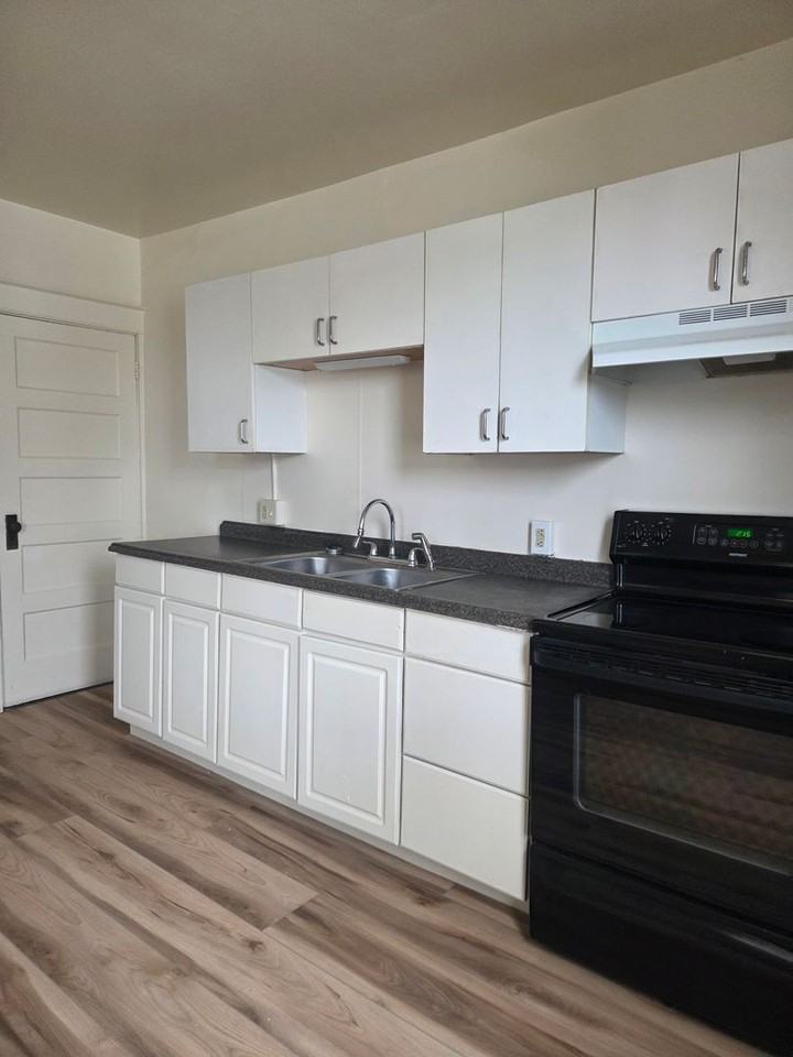 320 Atlantic Ave - Photo 3 of 11