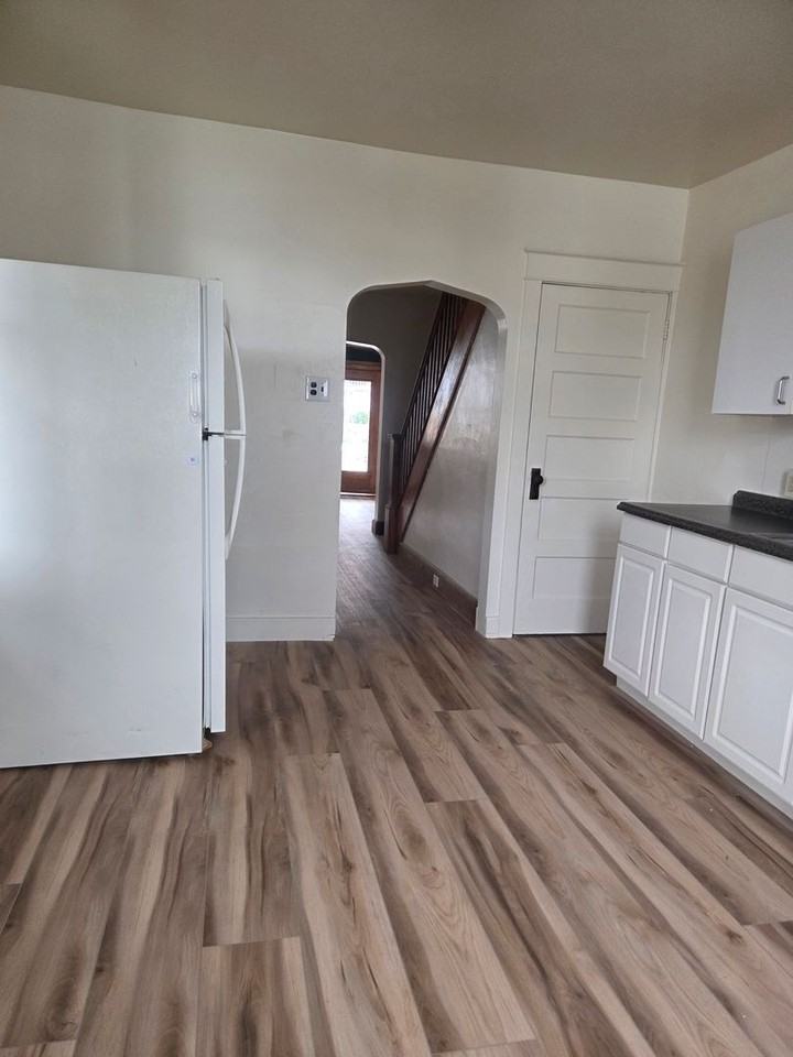 320 Atlantic Ave - Photo 4 of 11