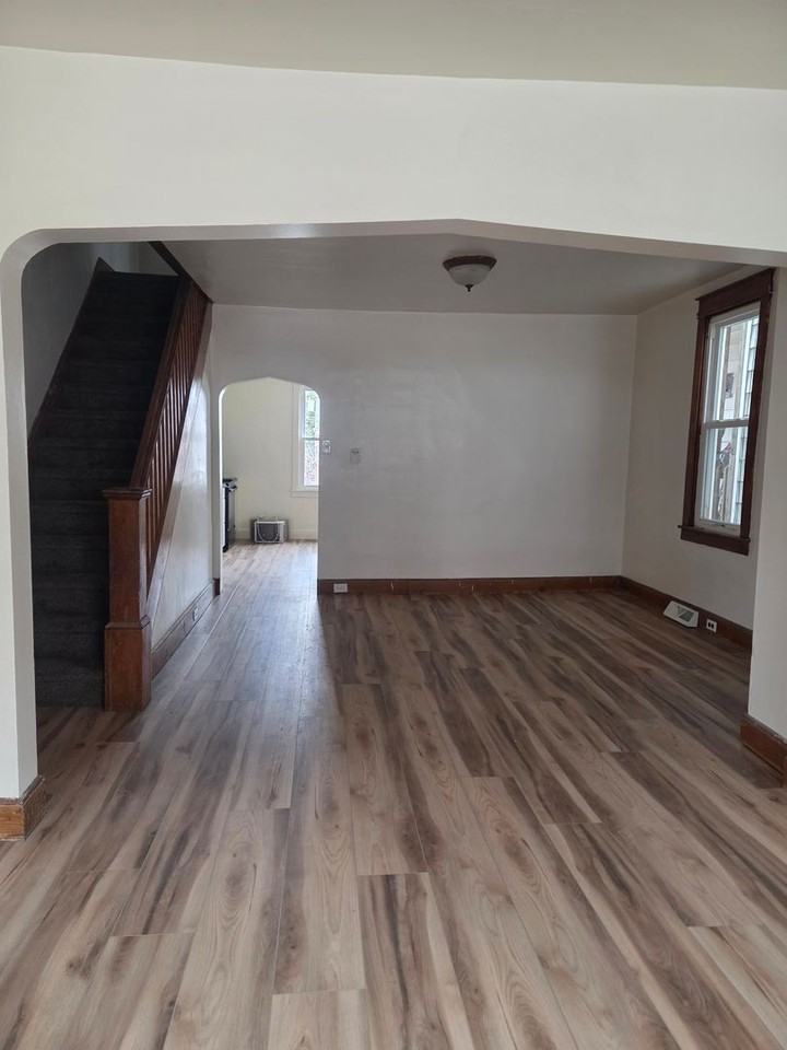 320 Atlantic Ave - Photo 7 of 11