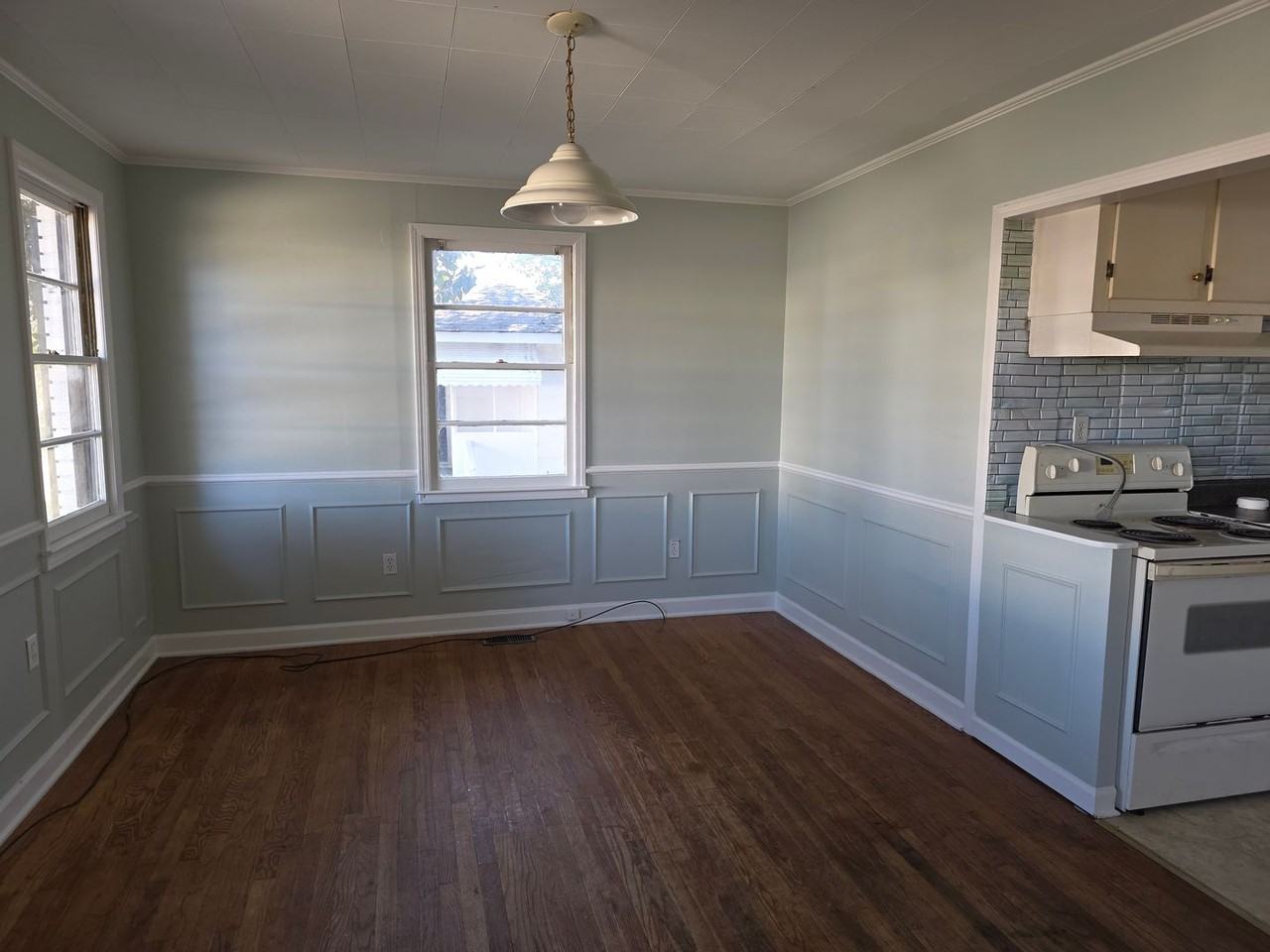 1069 Chestnut St - Photo 3 of 8