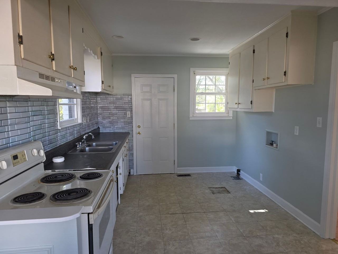 1069 Chestnut St - Photo 4 of 8