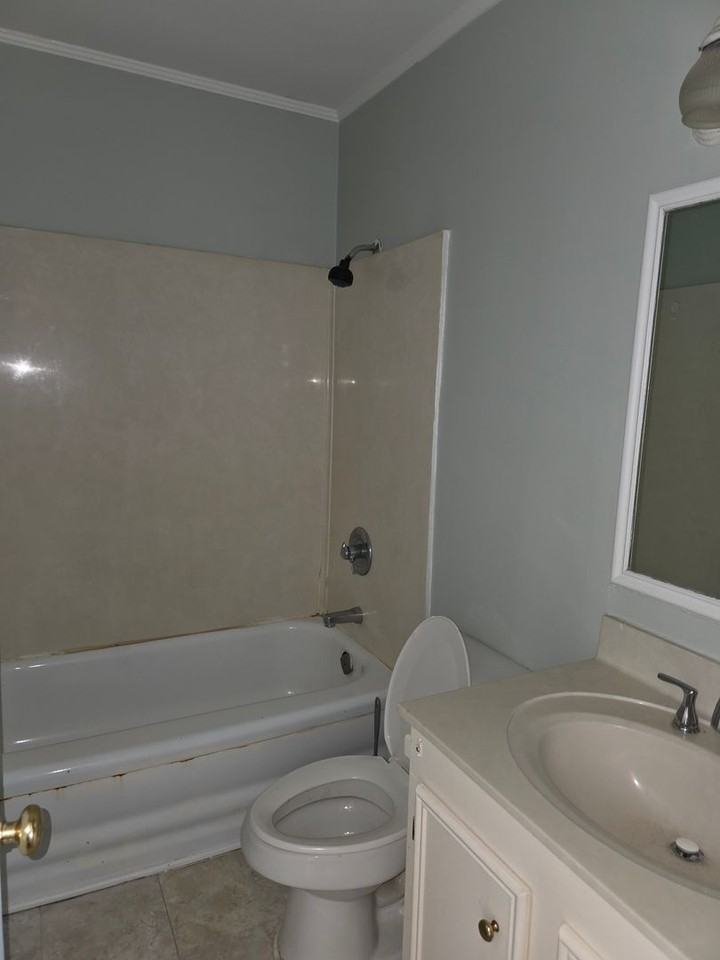 1069 Chestnut St - Photo 6 of 8