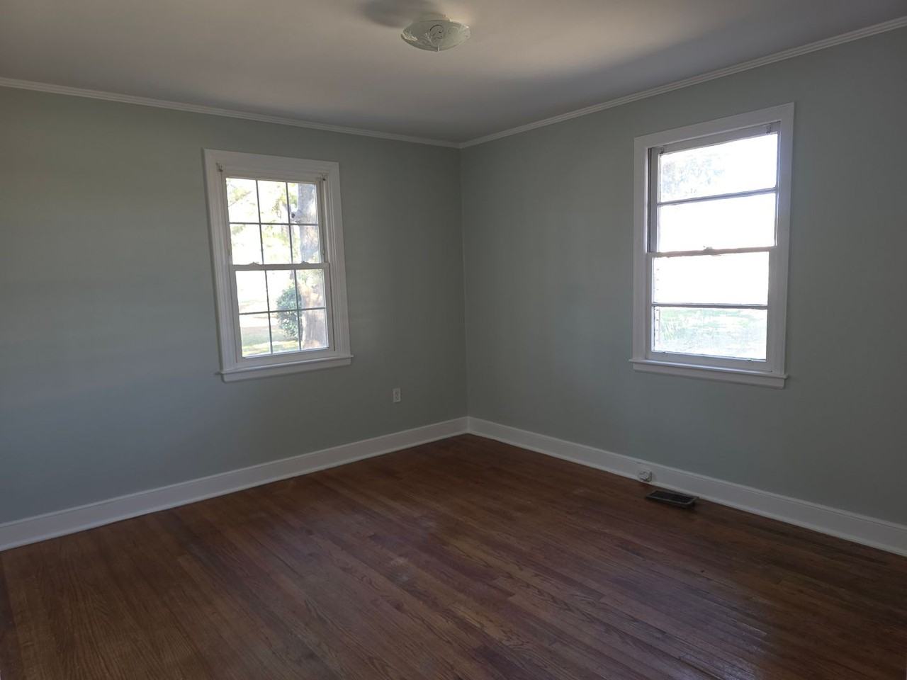 1069 Chestnut St - Photo 7 of 8