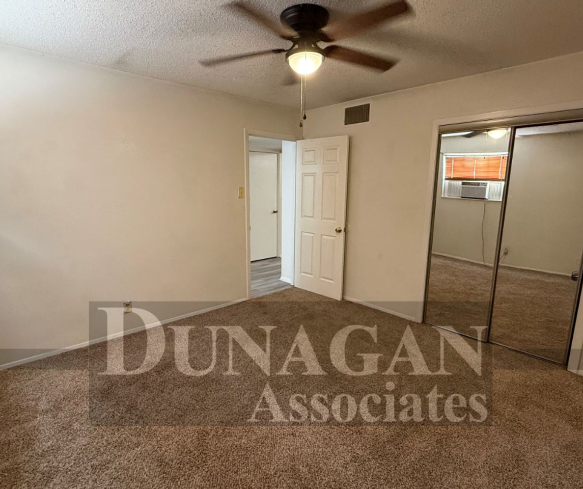 201 N Mesquite St #2 - Photo 4 of 6