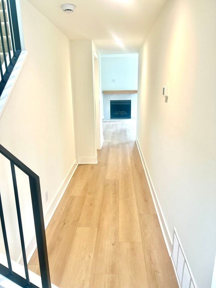 202 18th St - Photo 5 of 37