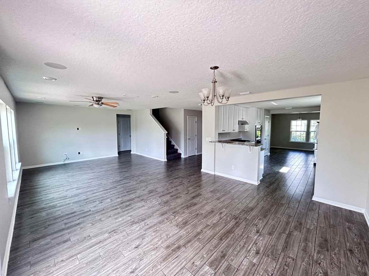 102 Bluejack Ln - Photo 5 of 37