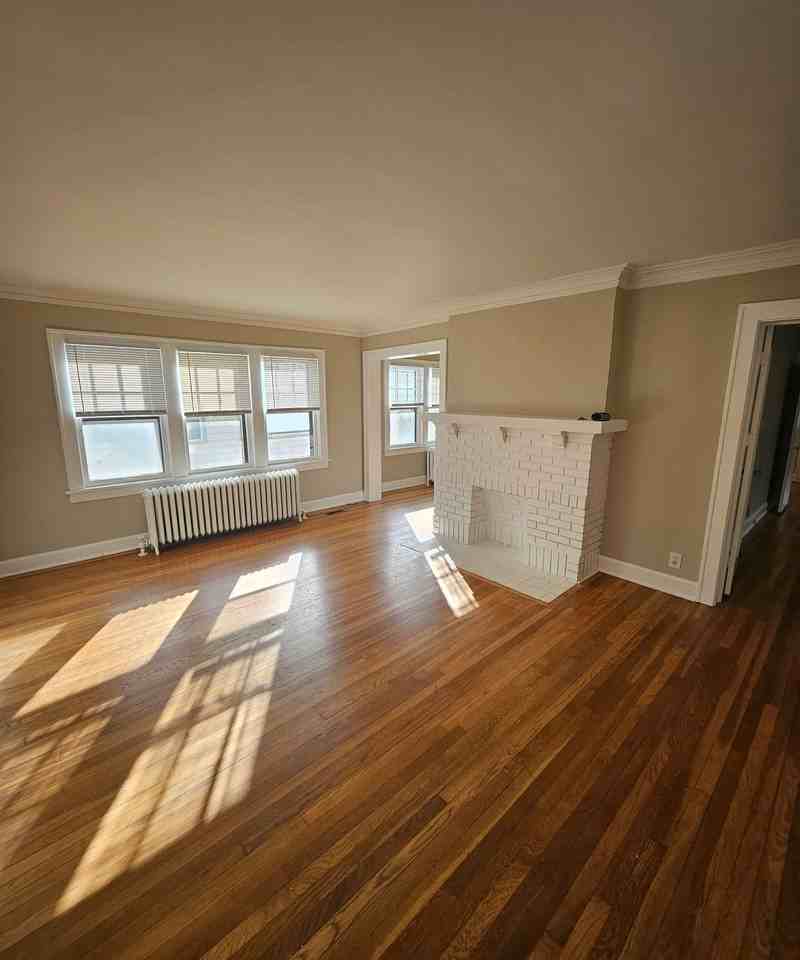 Stylish 2 - Photo 2 of 15