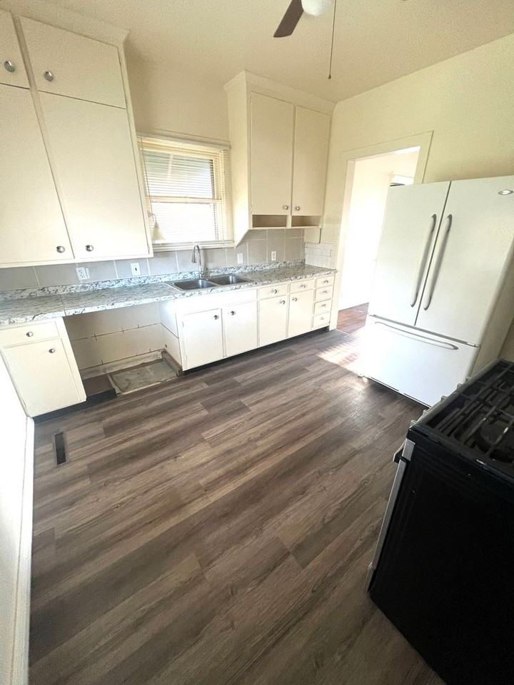 511 N Harrison Ave - Photo 4 of 10