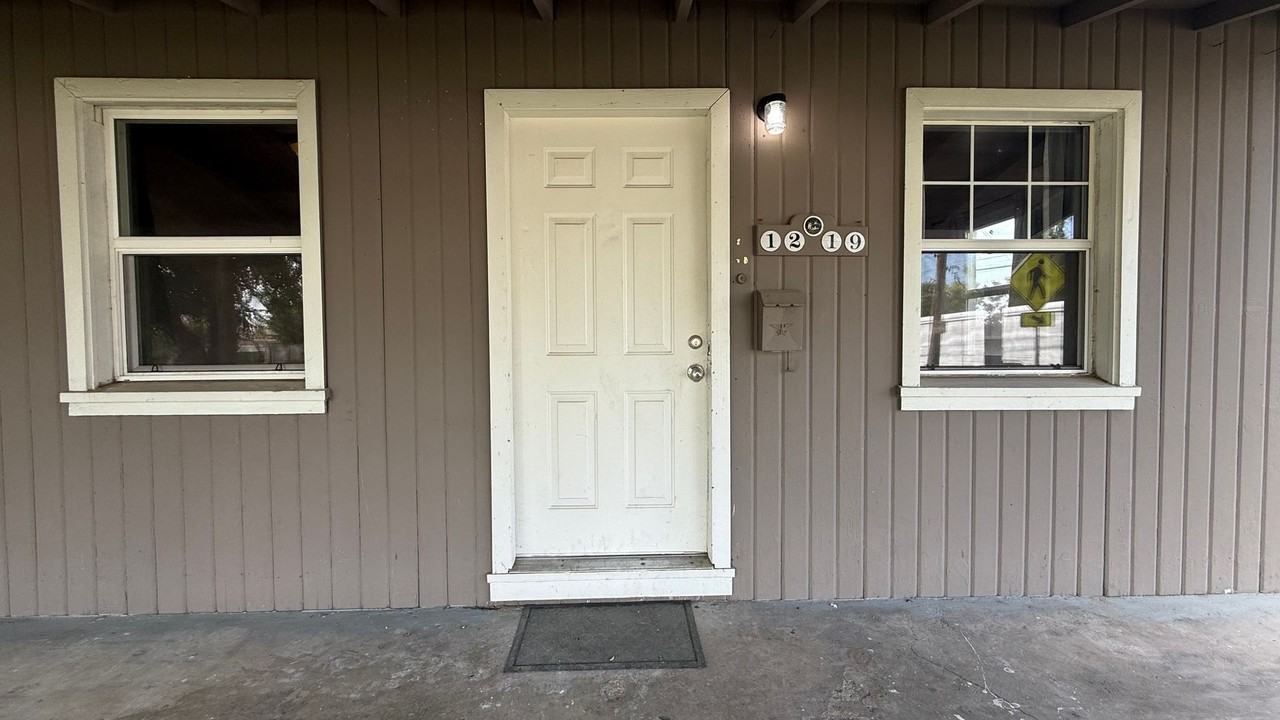 1219 N Stevenson St - Photo 2 of 19