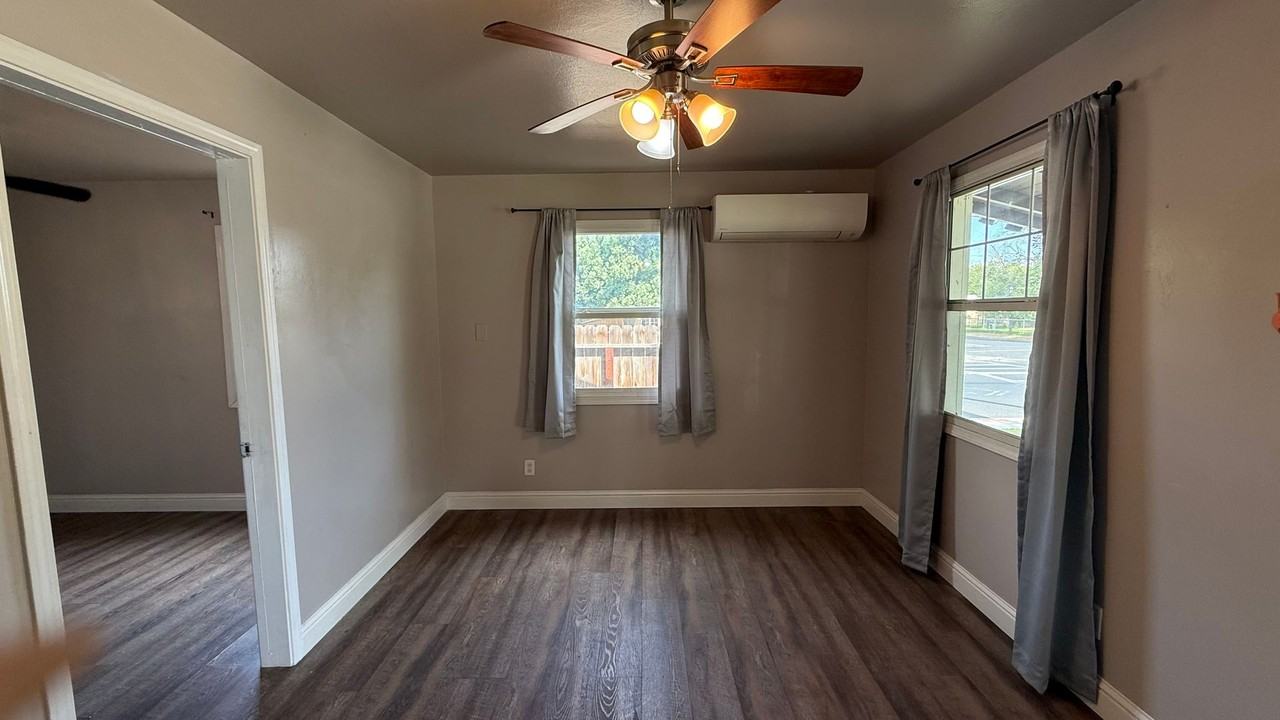 1219 N Stevenson St - Photo 4 of 19