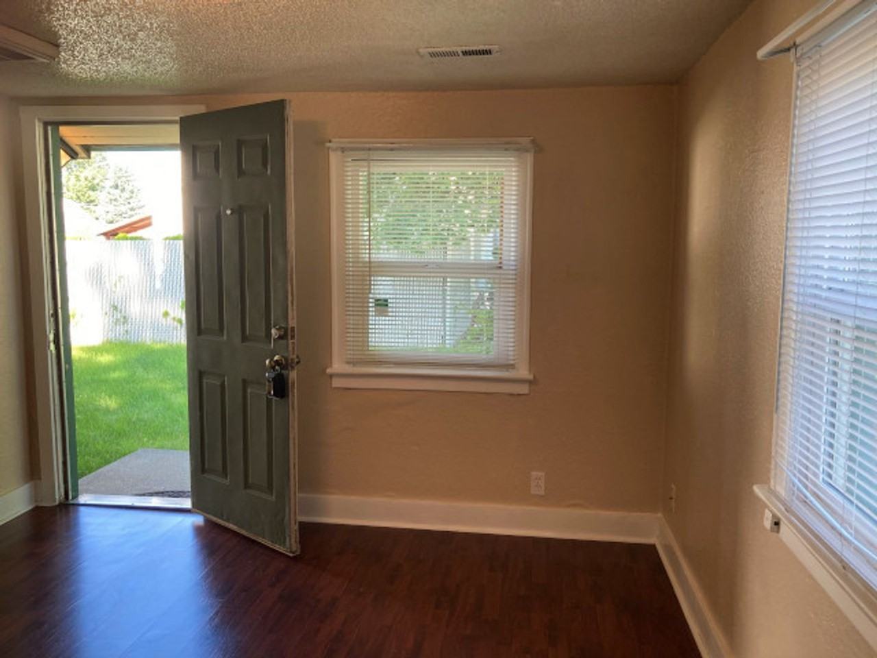 1360 W Wabash Ave - Photo 2 of 13