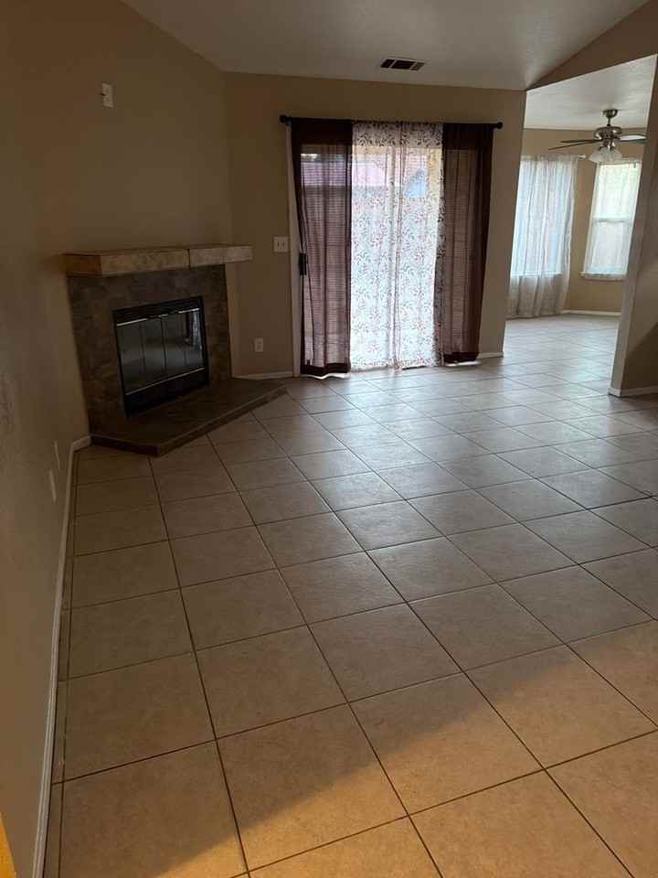 2127 Park View Dr - Photo 2 of 22