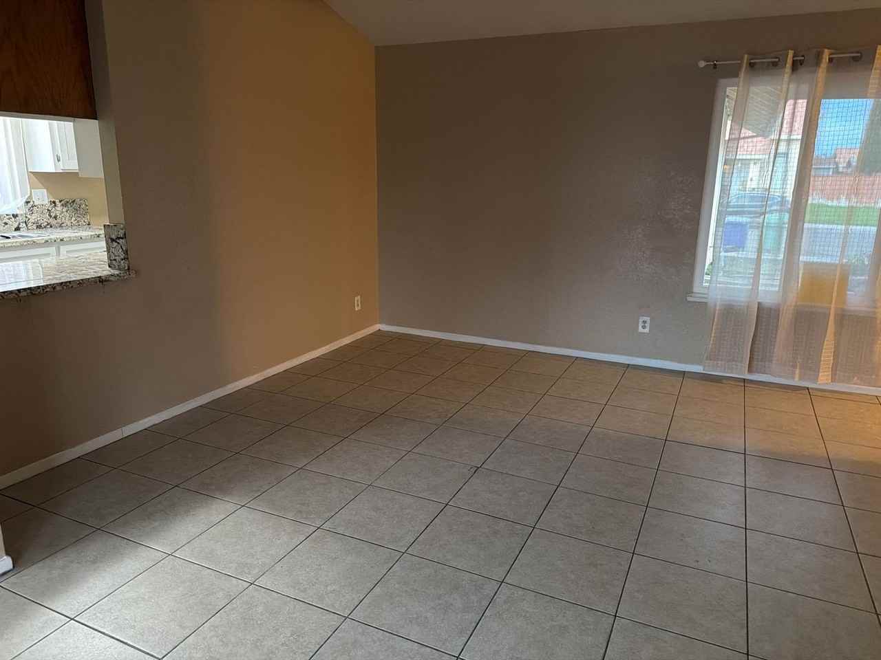 2127 Park View Dr - Photo 3 of 22