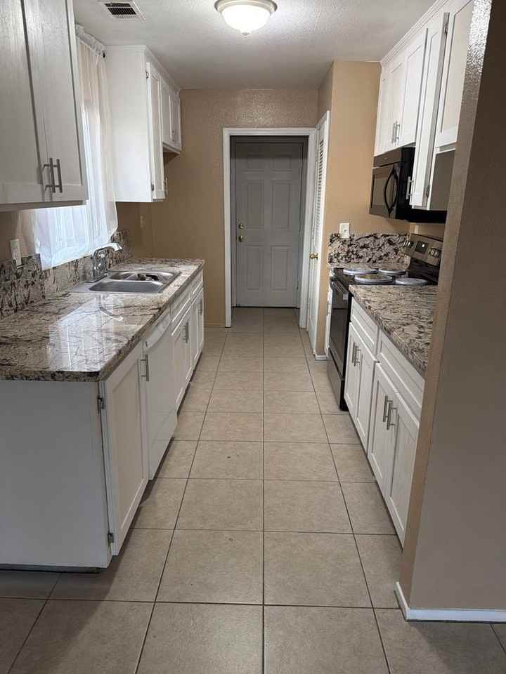 2127 Park View Dr - Photo 4 of 22