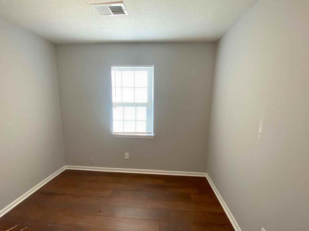 896 Leacrest Avenue - Photo 3 of 11