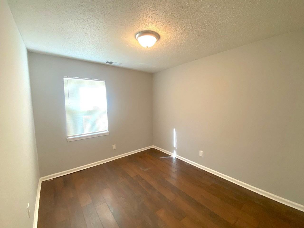 896 Leacrest Avenue - Photo 4 of 11