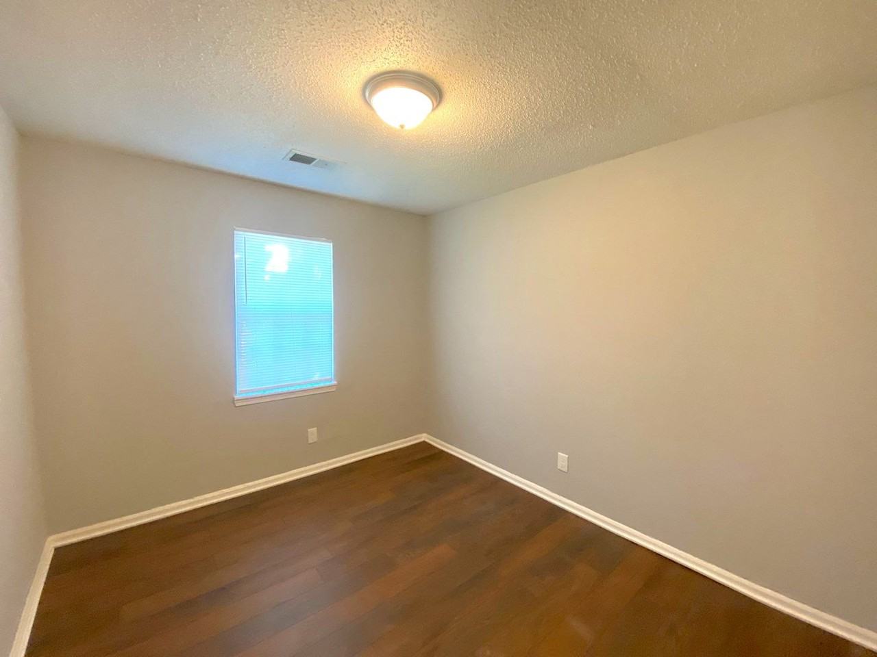 896 Leacrest Avenue - Photo 5 of 11