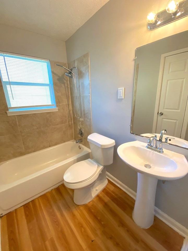 896 Leacrest Avenue - Photo 7 of 11