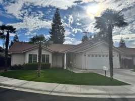 featured image of 4924 N Thorne Ave