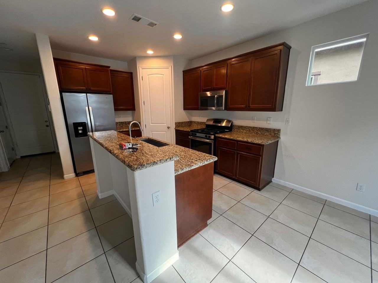 746 Del Mar Circle - Photo 2 of 25