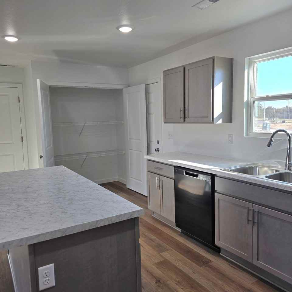 5170 W Sunstruck St - Photo 7 of 28