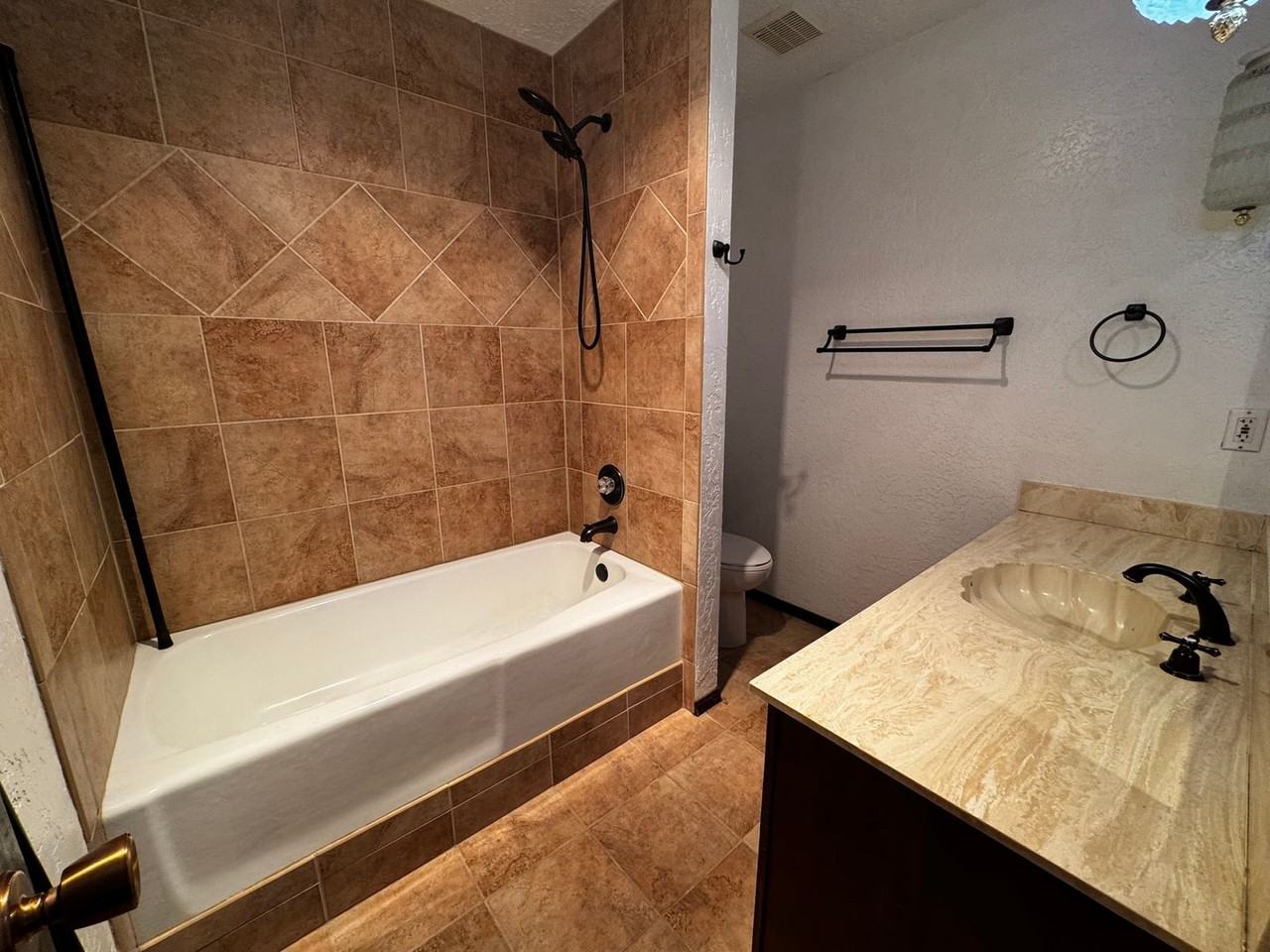 4125 Glen Canyon Rd Ne - Photo 5 of 13