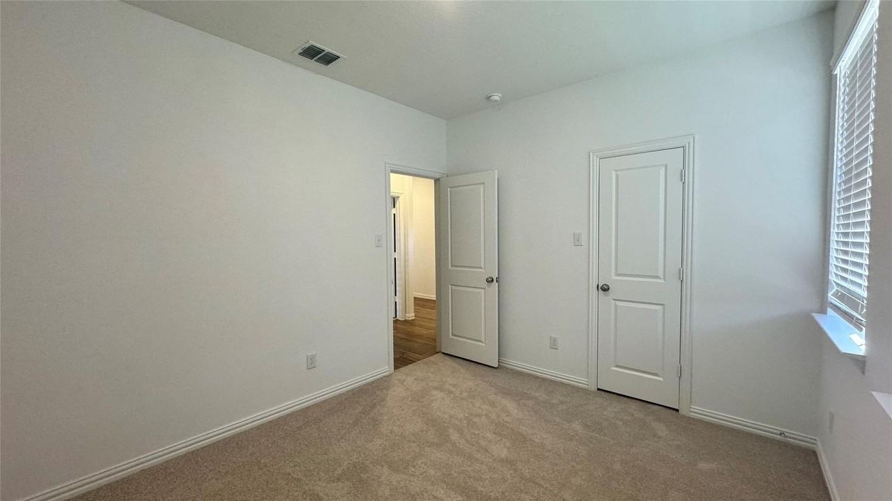 5115 Penrose Dr - Photo 3 of 23