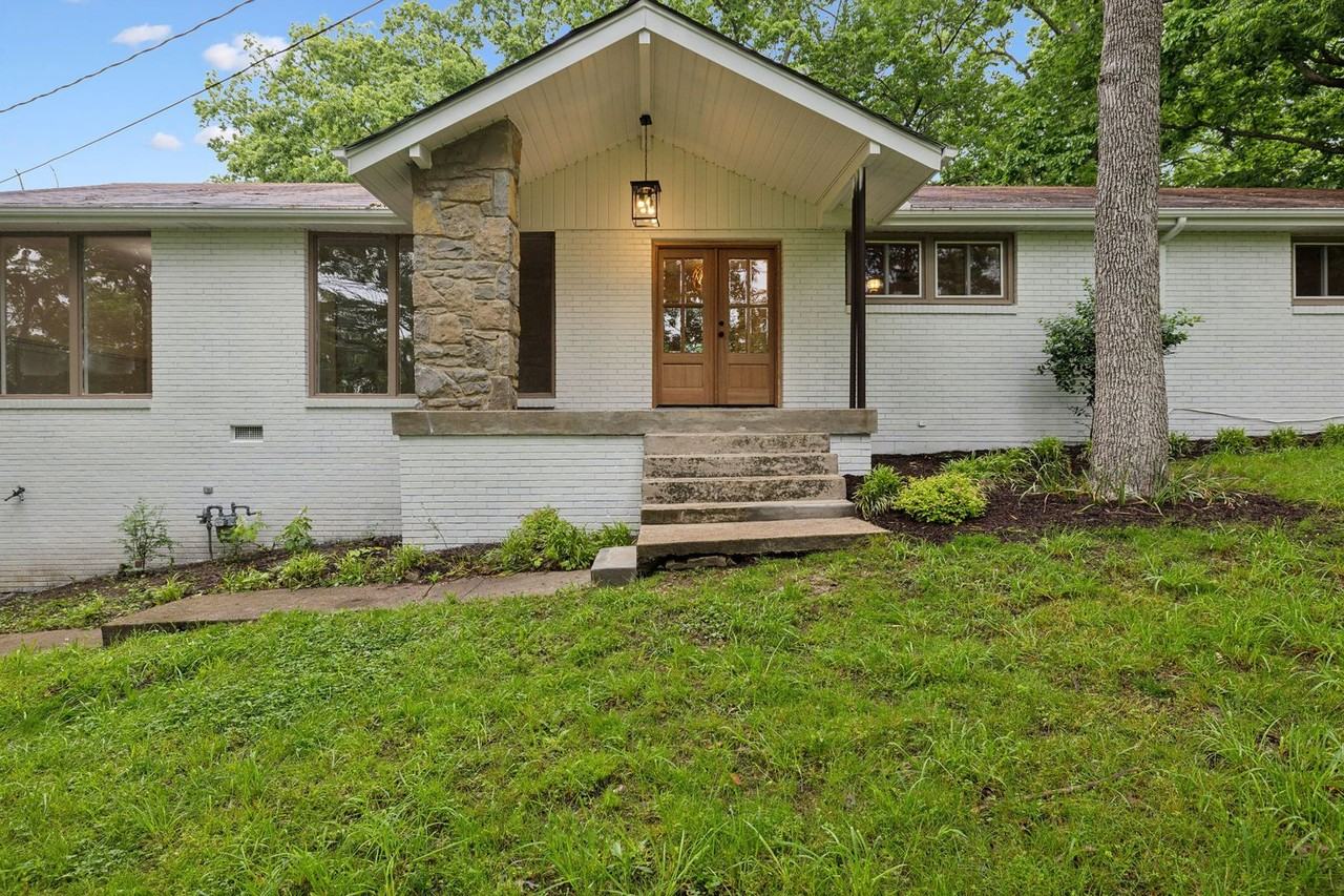 909 Plateau Pkwy - Photo 2 of 24
