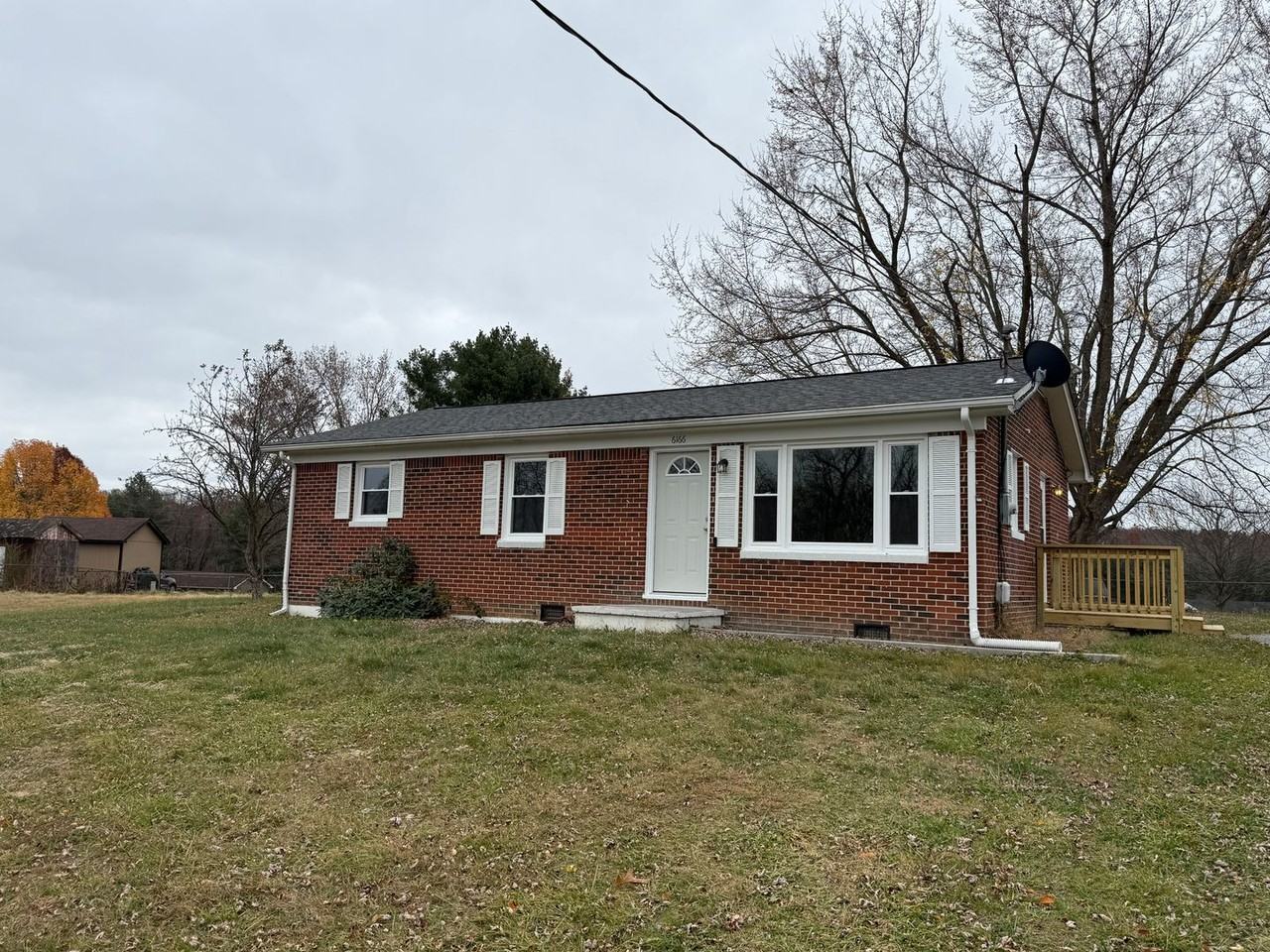 6166 Wesley St - Photo 2 of 14