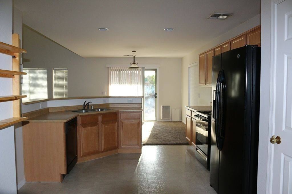 11292 N 161st Dr - Photo 2 of 10