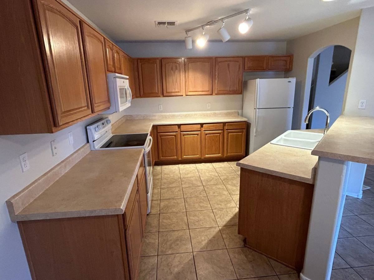 22538 W Hadley St - Photo 2 of 10