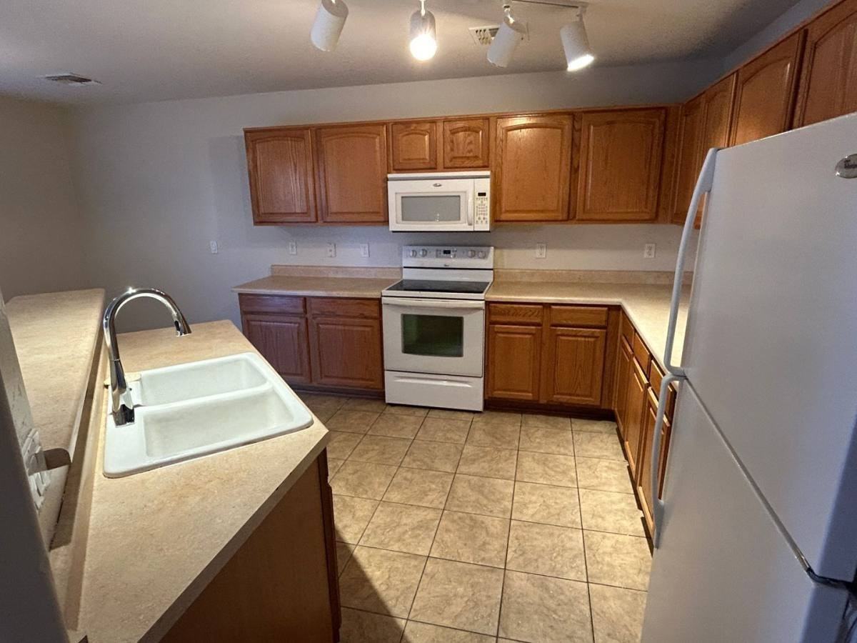 22538 W Hadley St - Photo 3 of 10