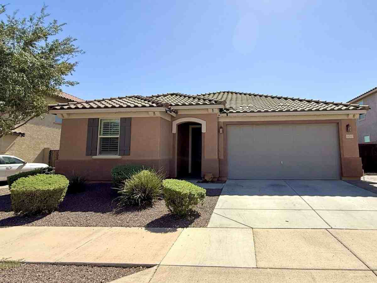 15747 W Shaw Butte Dr - Photo 2 of 10