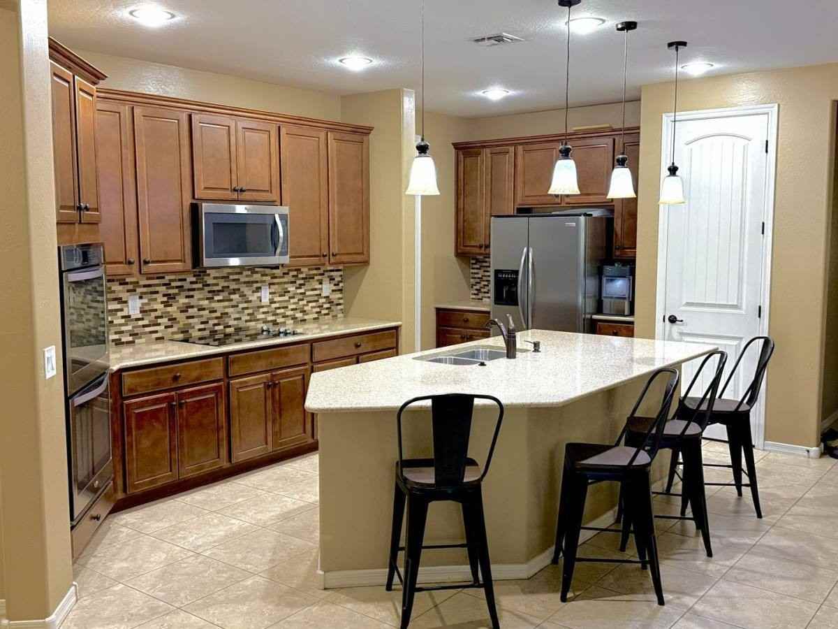 15747 W Shaw Butte Dr - Photo 3 of 10
