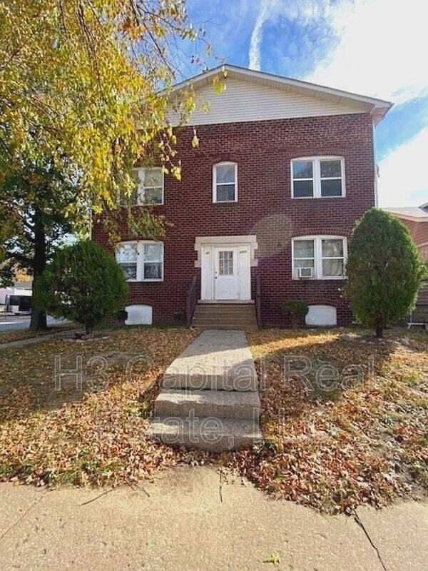 2460 Benton St #A - Photo 2 of 10
