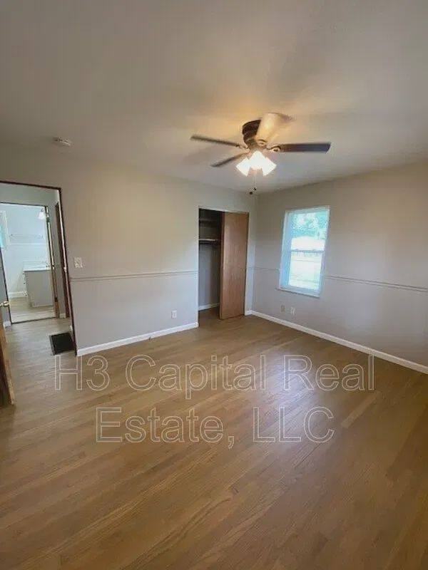 2111 Clark Ave - Photo 3 of 10