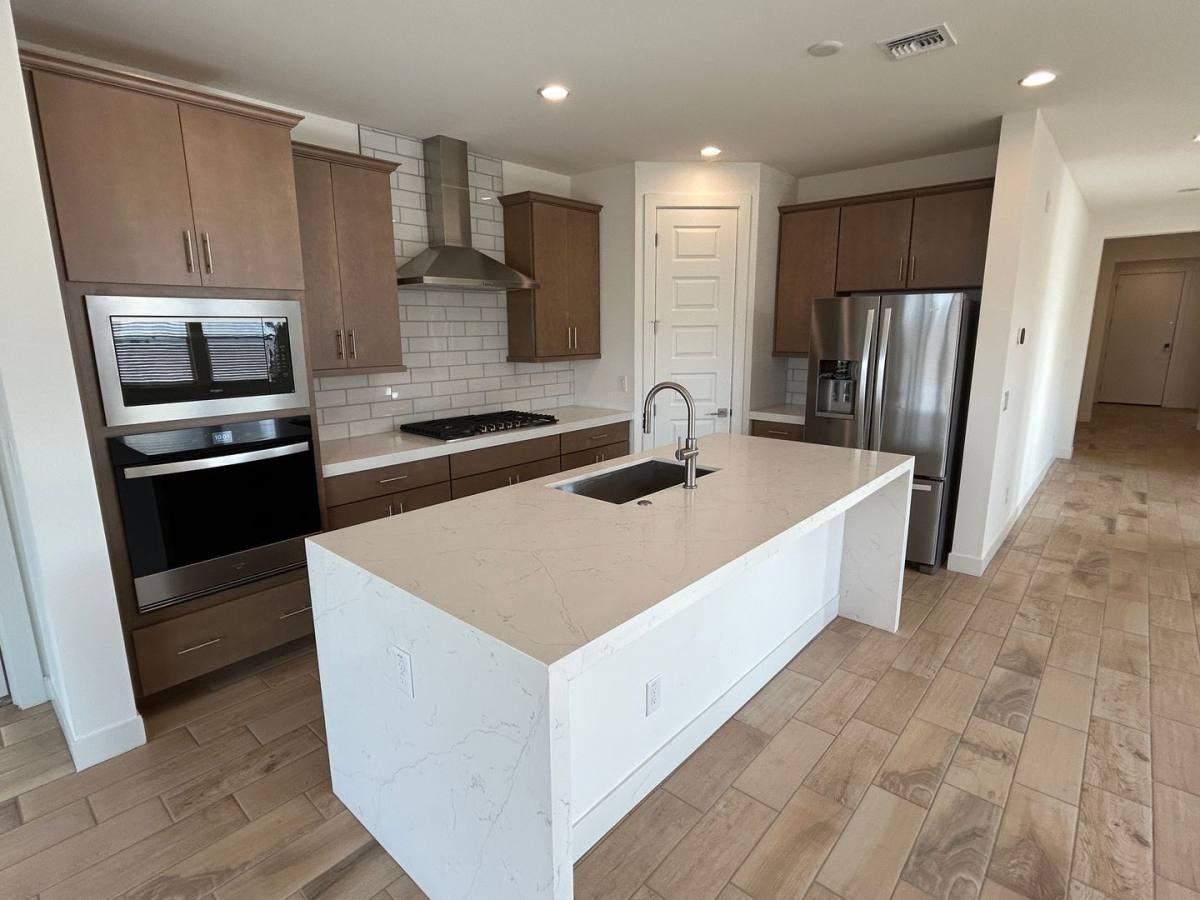 11806 N Loma Linda St - Photo 2 of 10