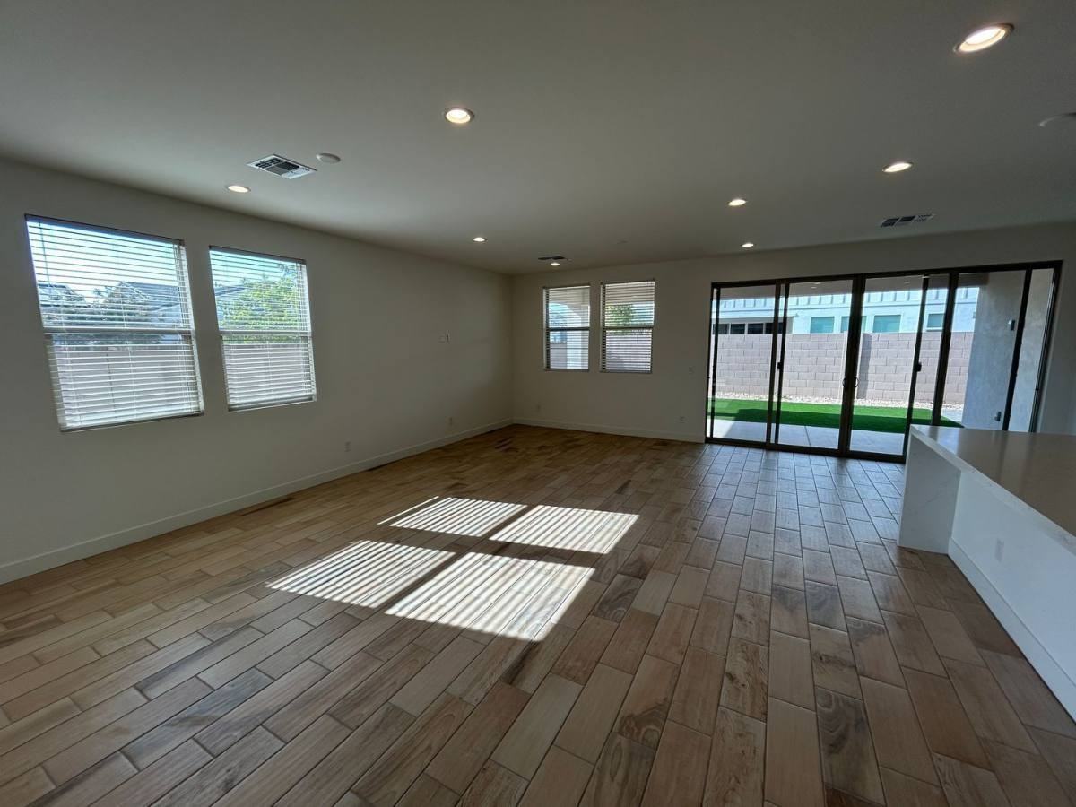 11806 N Loma Linda St - Photo 4 of 10