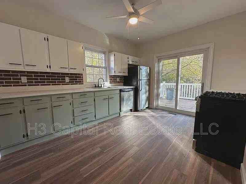 206 W Washington St - Photo 2 of 9