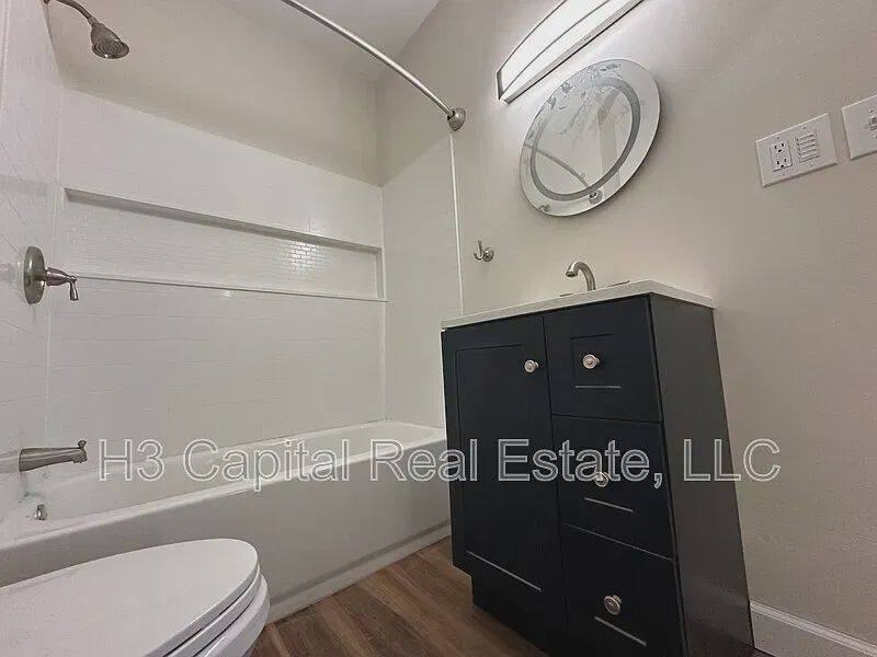206 W Washington St - Photo 3 of 9