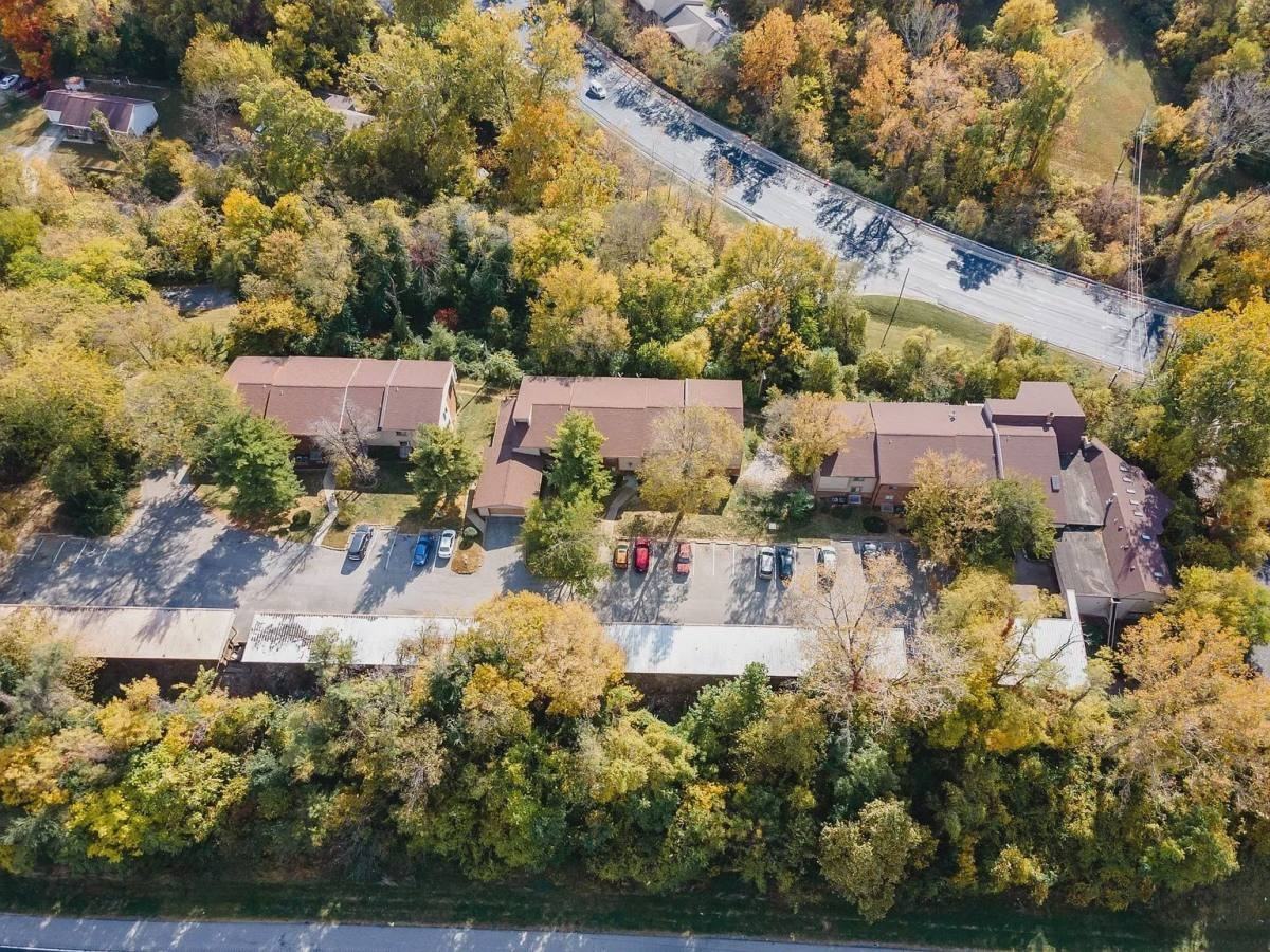 302 Woodhenge Dr #B - Photo 4 of 10