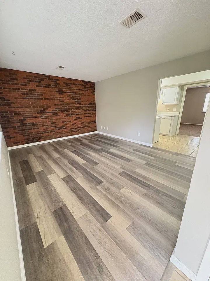 302 Woodhenge Dr #B - Photo 6 of 10