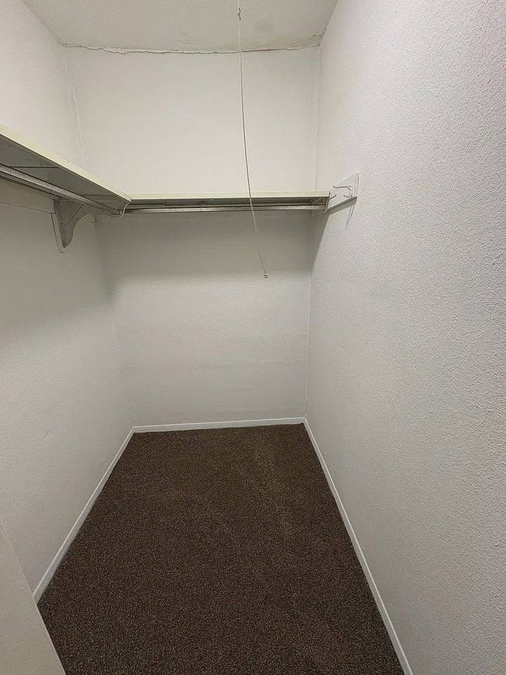 302 Woodhenge Dr #B - Photo 7 of 10