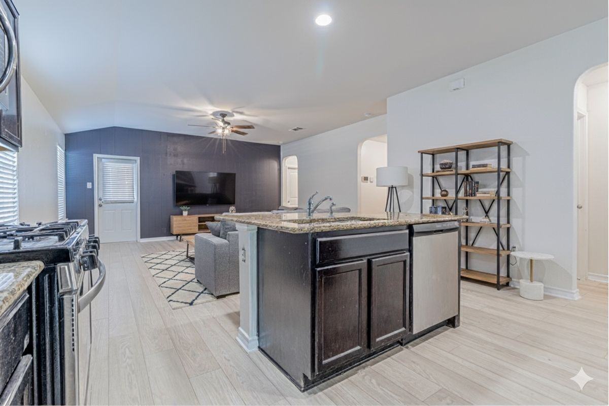 13034 Maestro Spark - Photo 2 of 19