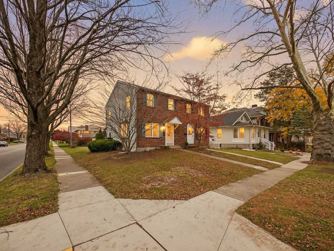 2149 W Allen St - Photo 2 of 24