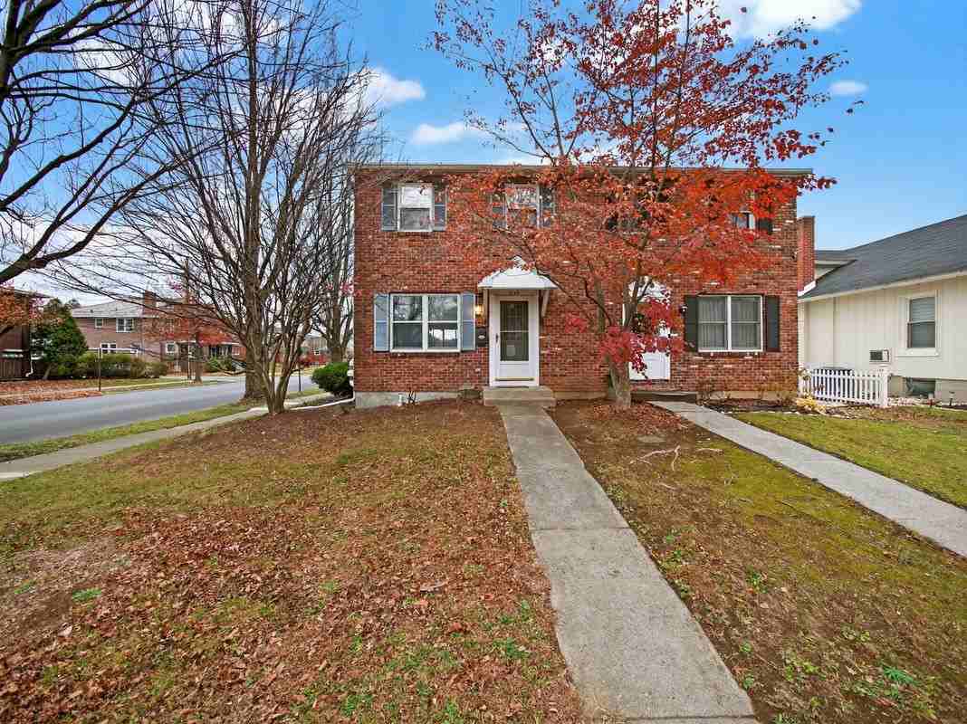 2149 W Allen St - Photo 3 of 24