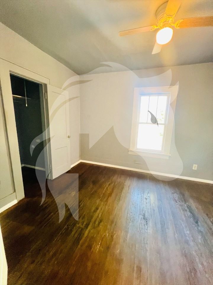 211 S 7th St - Photo 4 of 6