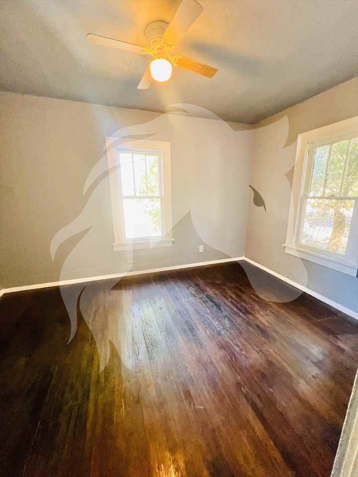 211 S 7th St - Photo 5 of 6