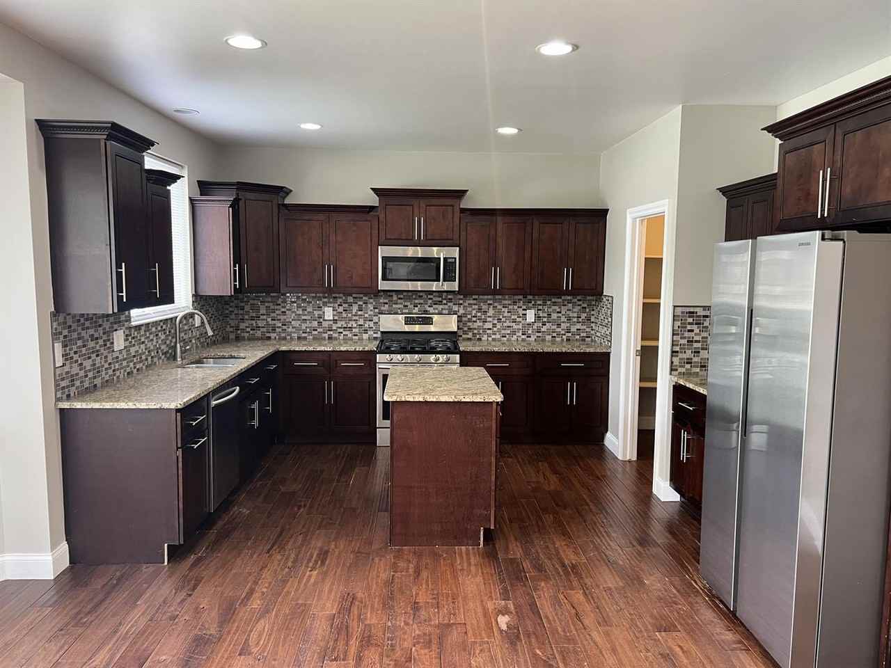 3272 Rockhaven Ave - Photo 5 of 17